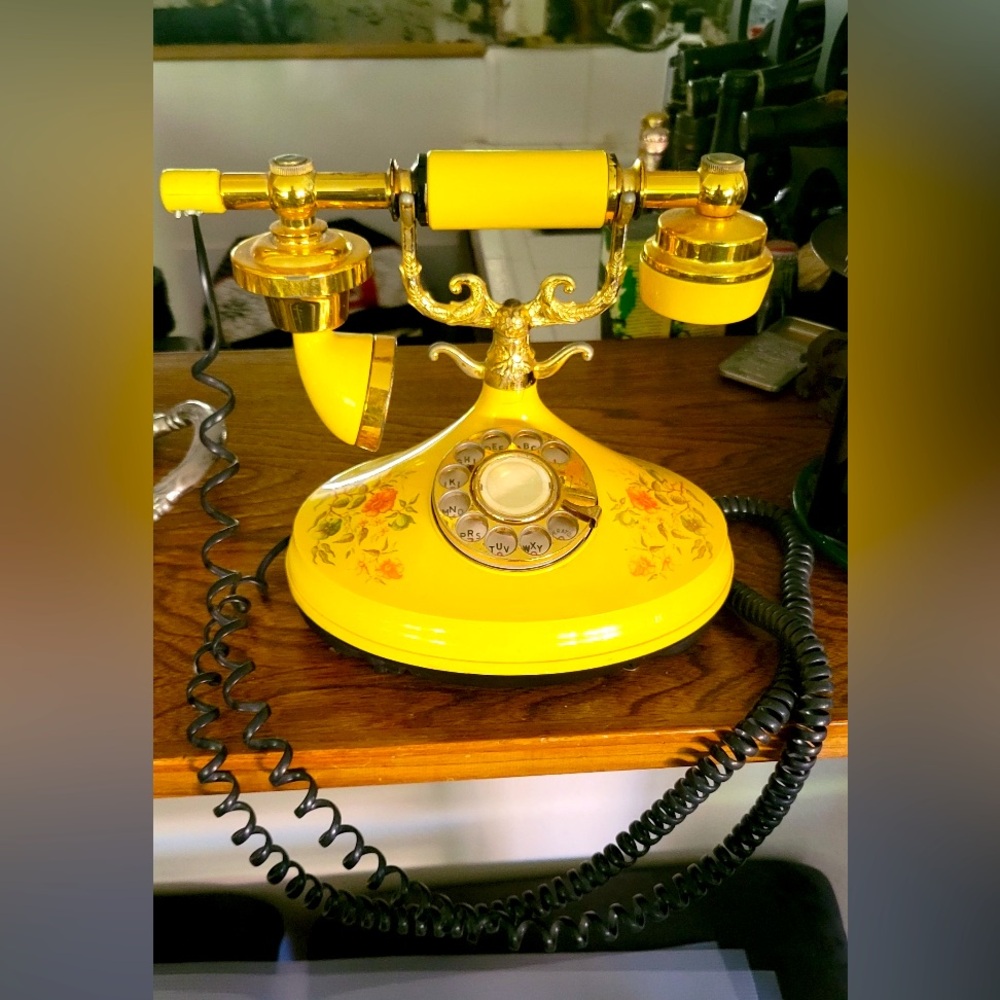 The Empress Vintage 1973 telephone